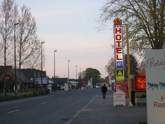 対岸の真ん中あたりでの、街なみ。