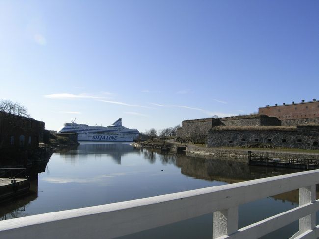 シリヤラインが通ってゆきました。