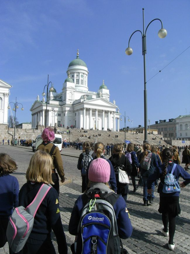 大聖堂に子どもがたくさん集まっていました。