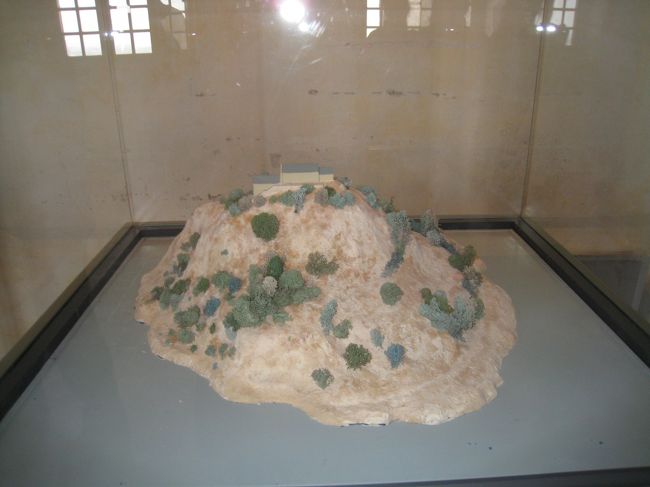 入ると、こんな展示がありました。<br />モンサンミッシェルができるまで、その１。