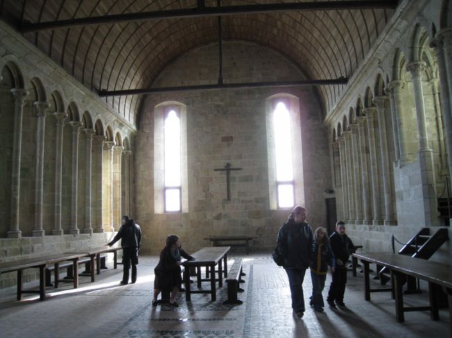 食堂です。当時は、一言もしゃべらずに、食事をとっていたそうです。<br />唯一、１人の修道士が聖書を読んで、それを聞きながらの食事だったそうです。