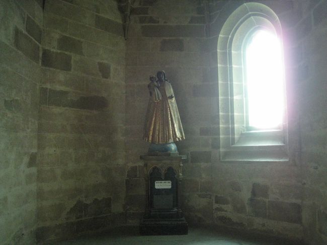 マリア様の像。