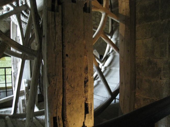 大滑車。<br />囚人の人たちがこの中に入って、ハムスターのようにからからと走り、荷物の上げ下げを行ったそうです。