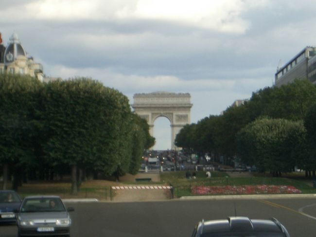 少しピンボケだが、凱旋門。