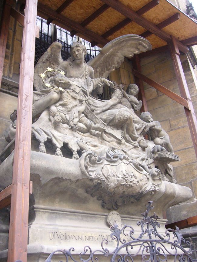 ヤン・ネボムツキーの像。<br />