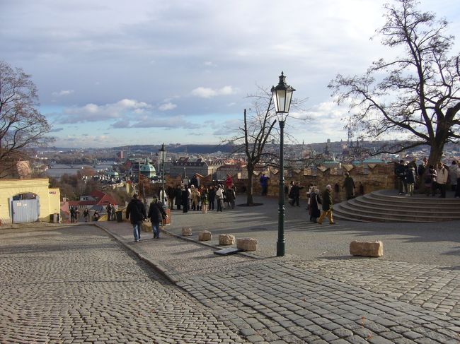 東門から城外へ。