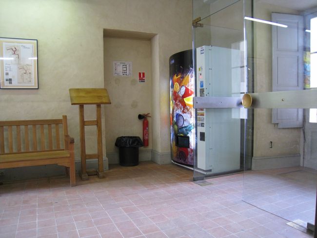 出口の横に自動販売機が。