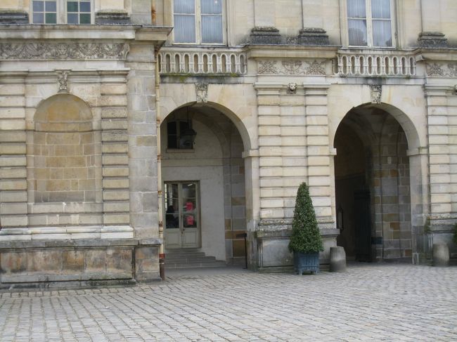 宮殿を出て、庭園の方へ行ってみる。