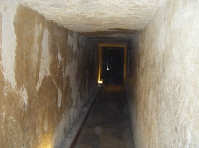 カフラー王のピラミッド内部<br />25£Ｅ(500円)<br />※こちらは入場制限無し<br /><br />ほんとはいけないのですが、また隠し撮りしちゃいました（笑）