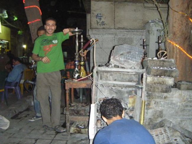 オープンエアのシーシャ屋