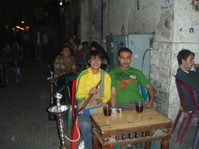 シーシャを吸う。<br />まったりした一時。