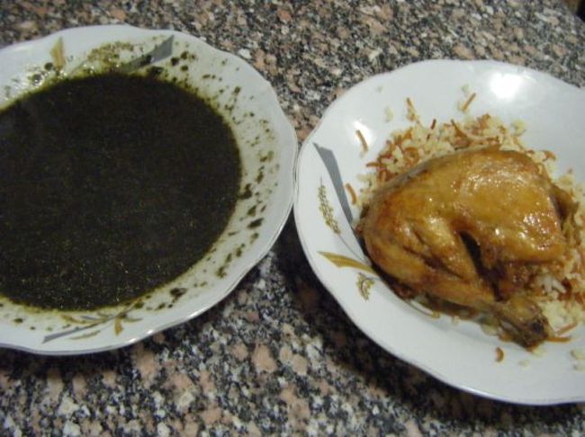 スープに、ご飯とお肉をまぜて食べます。<br />粘り気がありますが、以外にクセは感じられませんでした。<br />マジ、ウマ〜イ！