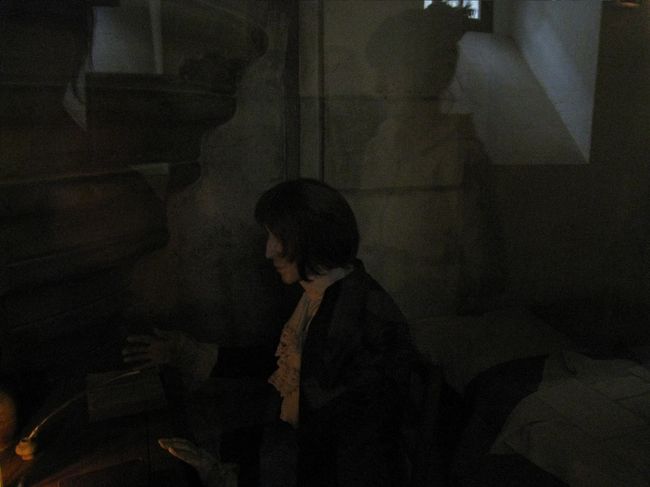 ろうやの様子が怪しい人形で再現されている。<br />とにかく怪しい。