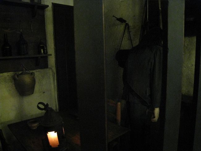 まったくもって怪しい。