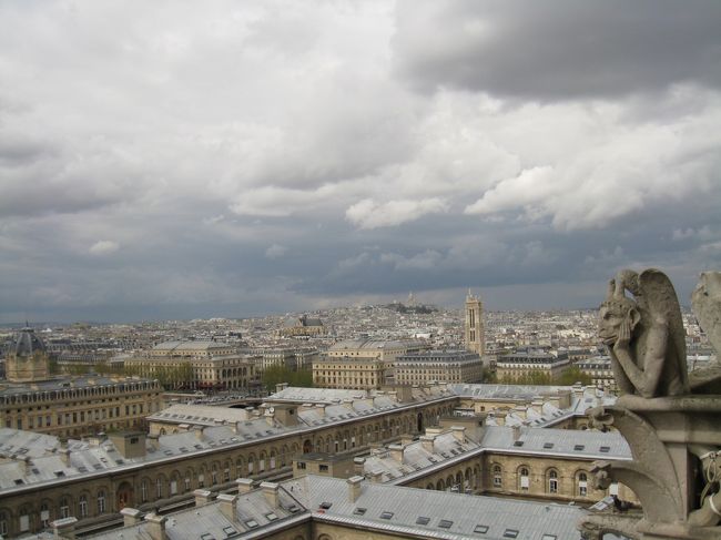 遠くにモンマルトルが見えます。