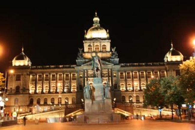 あり得ないの直線距離を30分は歩きました！<br />この建物が見えているのに全く近づきません（×　×）<br />