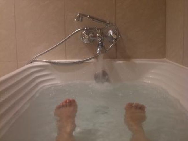 ふぅ〜〜〜気持ち良い〜<br /><br />見てみてムチャ湯船が大きいの！！<br />１日色々あったけど　うん。楽しかった。<br /><br />かなりの極楽です。<br /><br />おやすみなさい　(＿　＿)。Ｏ ○<br />