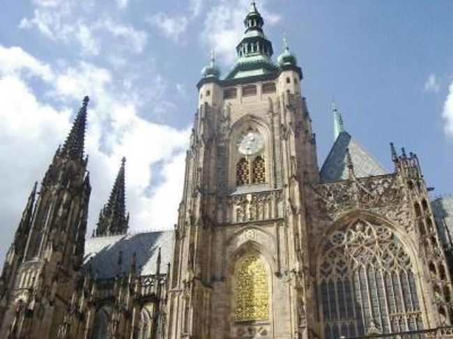 迫力ありますねぇ〜<br /><br />私　黒っぽい大聖堂大好きです！