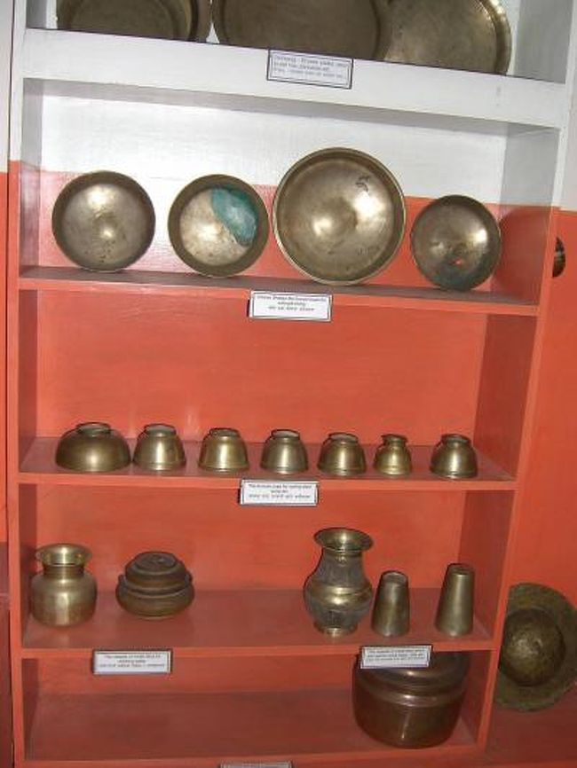 食器など<br />これも民族によって少しづつ違う