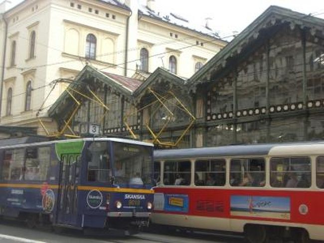こんなレトロ路面電車が走ってるよ！