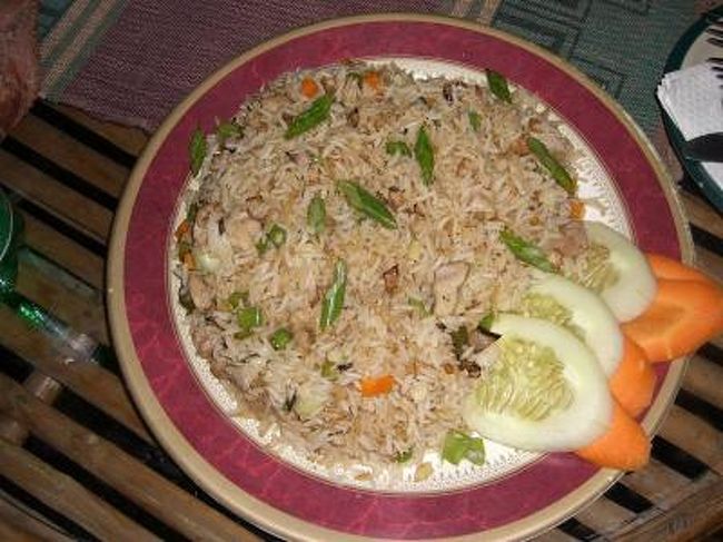炒飯<br />実は、旅行後半になるとカレー味のダル・バートが食傷気味で入らなくなってきたため、他の食べ物を食べだしたのだ･････