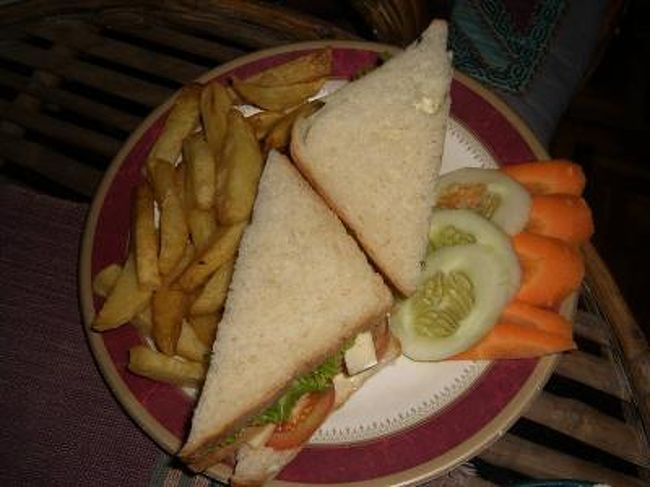 ベジタブルサンド<br />写真ではわからないですが、3層になっています。<br />ボリューム満点