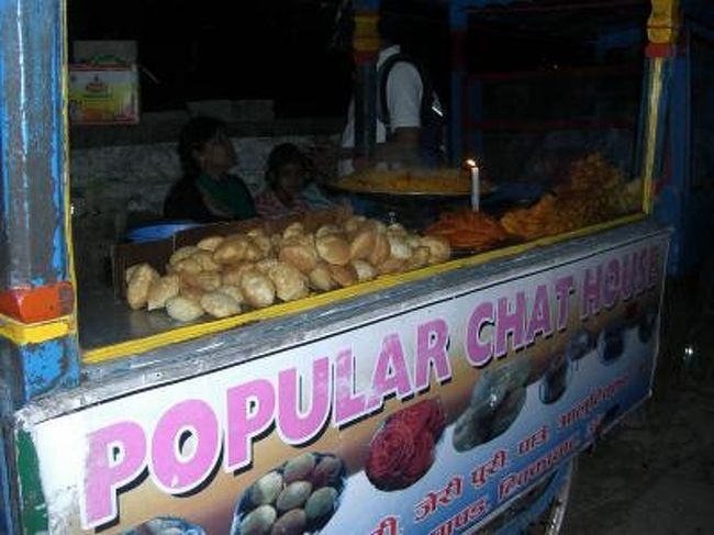 レイクサイドの屋台。<br />こばらがすいたときによい。