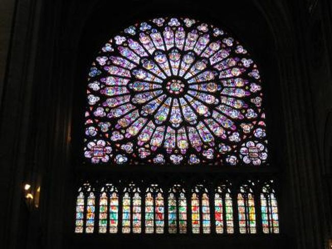 バラ窓。
