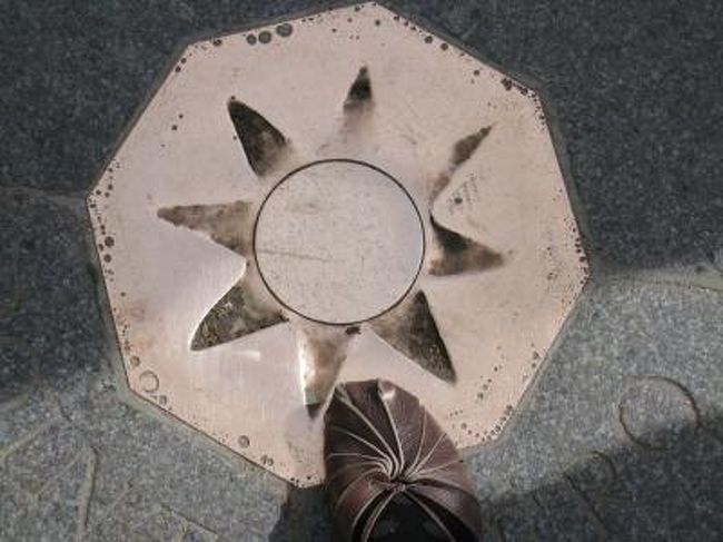 踏んでおきます。<br />これで、また、パリにくることができるはず。ヽ(´∀｀ゞ)