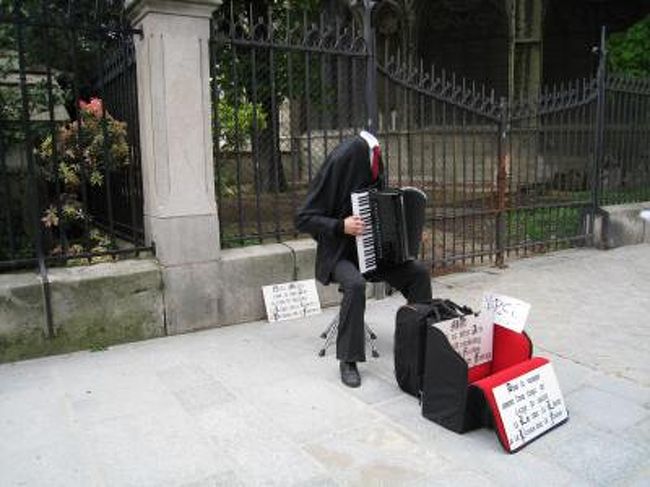 あっ、アメリの音楽聞こえてくる！(*ﾟ∀ﾟ)<br />と思ったら、こんな方がいました。<br />首なしアコーディオンひき。シュールよねぇ。
