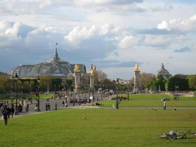 グラン・パレです。<br />おもしろい建物です。