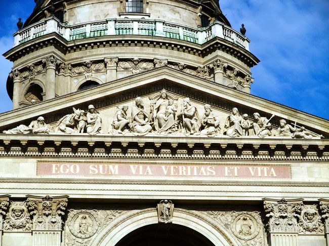 彫刻は何の物語？