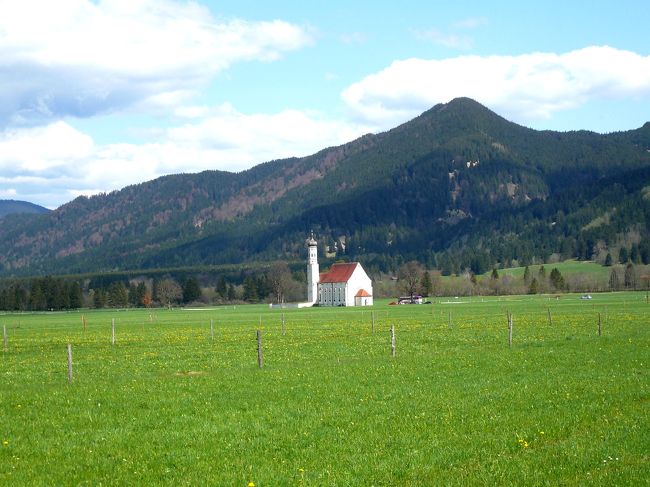 シュバンガウの町にぽつりとある教会