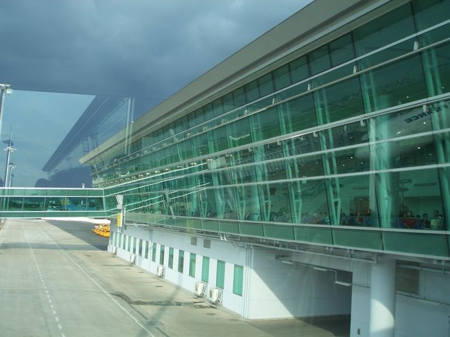 CI685便でタンソンニャット国際空港に到着。<br />