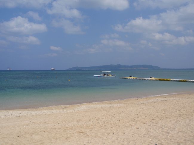 シュノーケルポイントまで出発！ホテル主催のシュノーケルツアーは１時間のショートと、２時間のロングがありますが、ロングに参加したのはごんたちゃんだけでした。