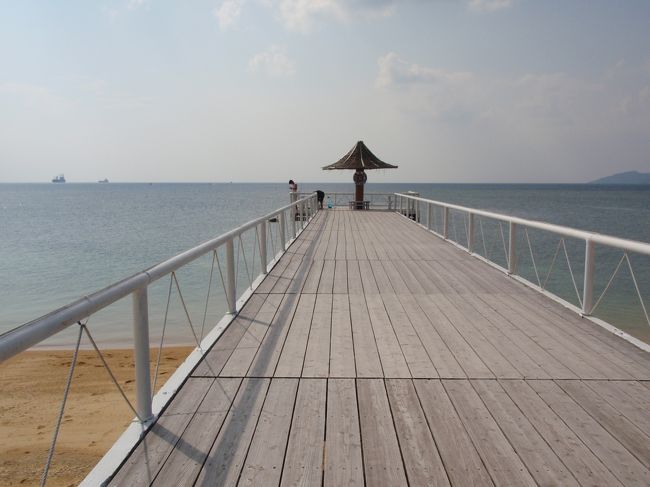 午後はホテル内を散策。桟橋では結構釣りを楽しんでいる人がいます。