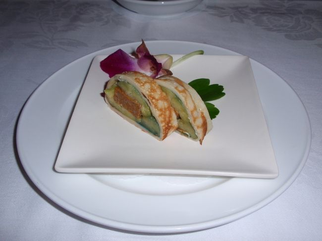 なすとスパイシーミートのクレープ包み。