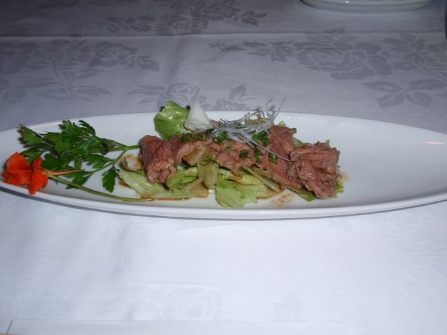 石垣牛のしゃぶしゃぶサラダ。お肉がとっても柔らかかったです！