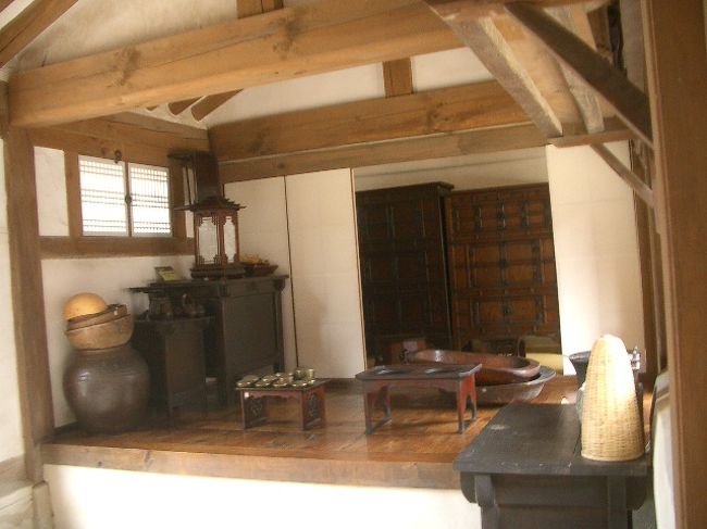 「ねえねえ！なんか、アジョッシの実家みたくない？！」<br />「そうね、そうね！」<br /><br />だれだ、お前ら・・。