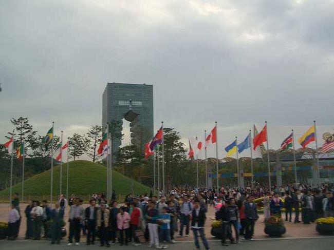 慶州（キョンジュ）駅を目指して<br /><br /><br />来るときと同じルートをたどるバスに乗り慶州（キョンジュ／Gyeongju）駅を目指します。<br />時間が押していましたが慶州駅のコインロッカーに荷物を預けているため、どうしても慶州駅に寄らなければなりません。