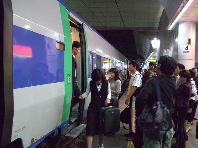 大田（テジョン）駅に到着<br /><br /><br />約50分の列車の旅はあっという間に終わり、大田（テジョン／Daejeon ）駅に到着しました。<br />ラッシュもあり、結構な人が乗降します。