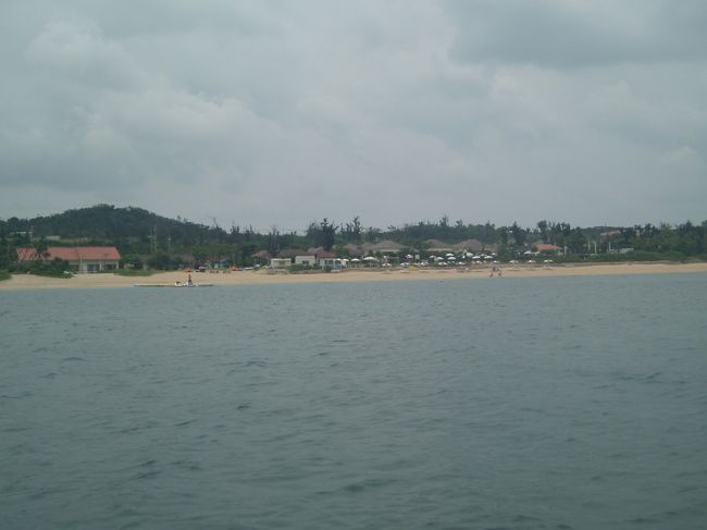 １時間はあっという間でビーチに戻ります。相変わらずどんよりした天気です。。。