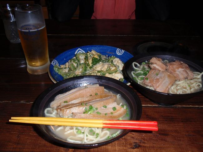 昼食はは中心部までタクシーで出て、市役所通り沿いの「ゆらてぃく」へ。フサキリゾートから７３０交差点まではタクシーで１１００円程度。「ゆらてぃく」へは２時前に訪れたのですがお店は混んでいました。ソーキそば、とろとろ三枚肉そば、ゴーヤチャンプルを食べましたが、お肉はトロトロでおそばの出汁も美味しかったです☆