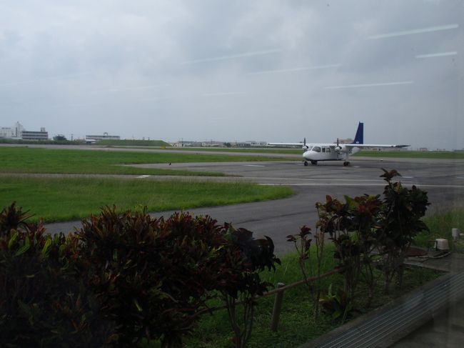 石垣空港の滑走路。石垣島ともお別れです。