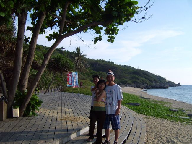 3時を過ぎて日差しも緩んできたのでスクーターで全島一周。といってもわずか12キロ。一時間で何回も周回できてモナコ気分。<br />砂浜には小蟹しかいませんでした。<br />