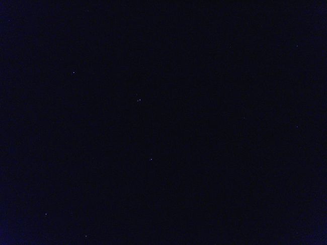 天の川までとはいかないけれどたくさんの星が見えます。<br />写真に白い点が10個以上見えたら電脳のLCDの埃です。<br />ホテルではDVDと漫画本も借りられます。<br /><br />