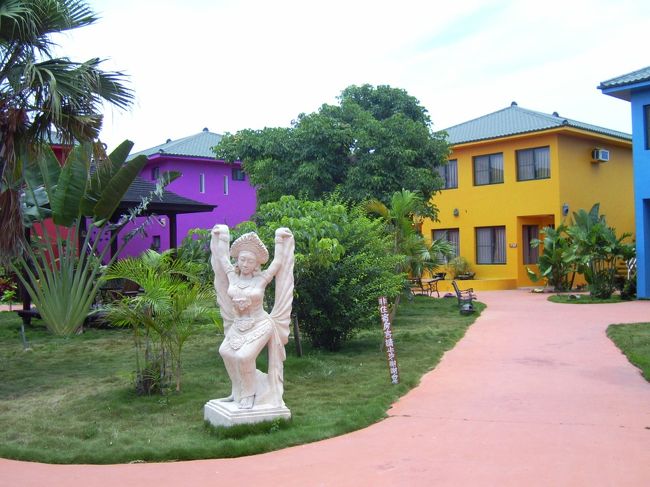 朝だ夜明けだ<br />トカゲもチョウチョもヤモリもいる庭先。<br />