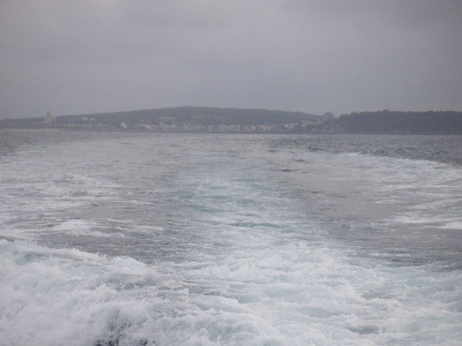 港でスクーターを返そうとしたんだけど誰もいないので鍵をつけたまま放って来た。<br />そして最終の17時30分の船で東港に帰りました。<br />http://ueu.com.tw/8v/8v-7.htm<br />ビラのホムペはこちら