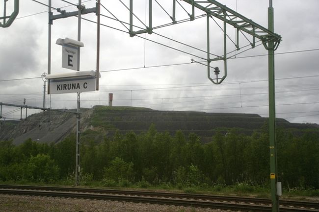 キールナに着いた。<br /><br />あれが鉄鉱山なのかなぁ？？？<br />分からない・・・<br /><br /><br />