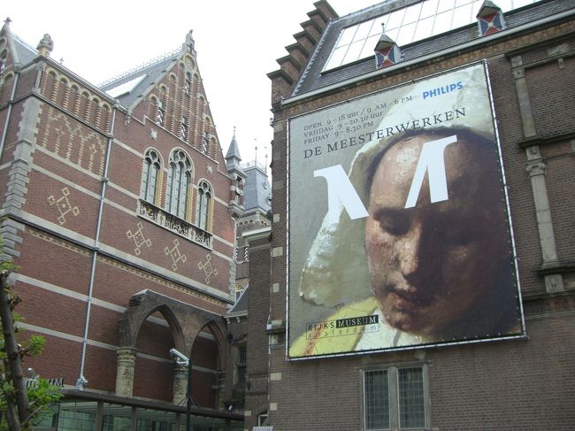 只今建物の修復中とかで心配しましたが、レンブラントやフェルメールの名作を国立博物館では予定通り堪能。本物の芸術ならではの理屈を越えた質感。やっぱり凄いは、レンブラント。フェルメールが描いたオランダの光も美しかった。